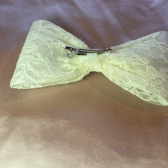 9/$50 White Lace Bow Hair Clip - Picture 5 of 5